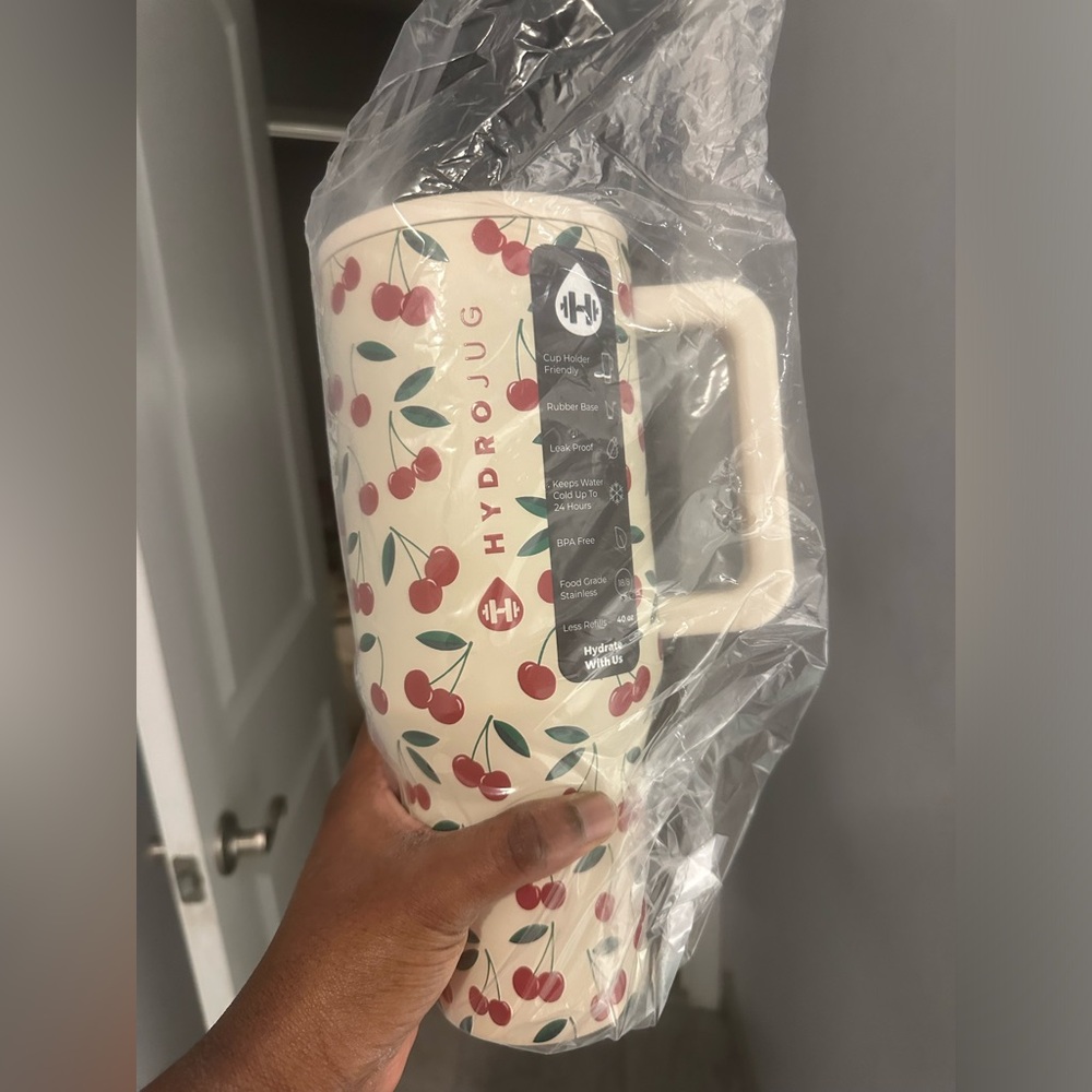 HydroJug Cherries BNWT 40oz Limited Edition